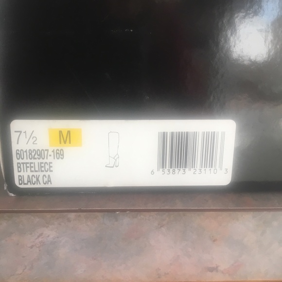 Black knee high boots - Picture 3 of 3